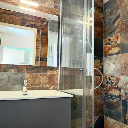 Apartment La Rochette Et Avec Jacuzzi Rooftop Balcon Cour Interieure